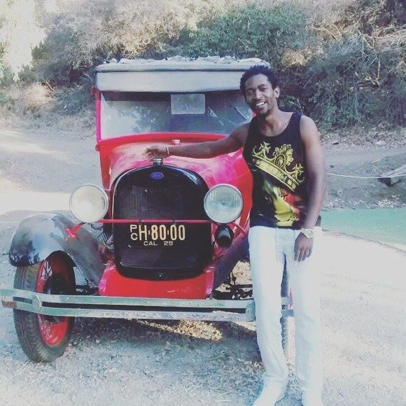 Meet your Posher, Chrispine - Picture 1 of 1